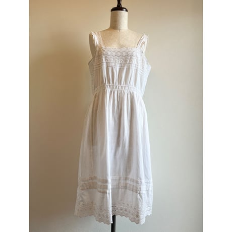 〈antique〉eyelet cotton onepiece