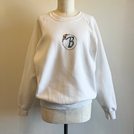 〈vintage〉made in USA / initial embroidery sweat