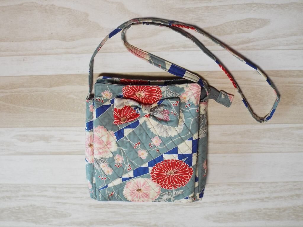 キルティング宝石リボンポシェット 濃いピンク Amazon | [パールパティ