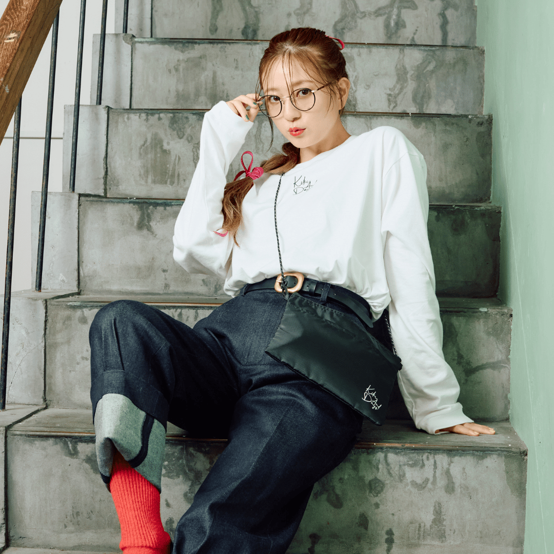 KIKI AND DAYS］刺繍ロゴロングスリーブTシャツ | Chiaki Ito Off