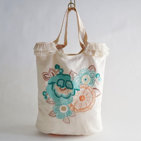 "upcycle" vintage embroidery bucket bag  (ecru)