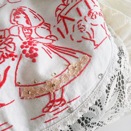 embroidery lace bag  (grape farm)