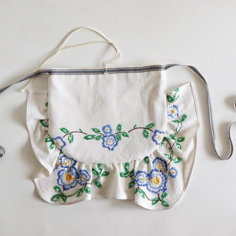 embroidery pochette(blue flower)