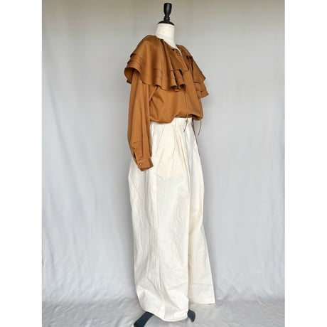 frill collar blouse (camel brown)