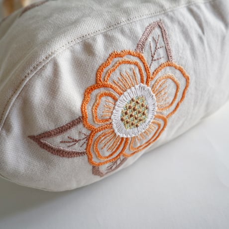 "upcycle" vintage embroidery bucket bag  (ecru)