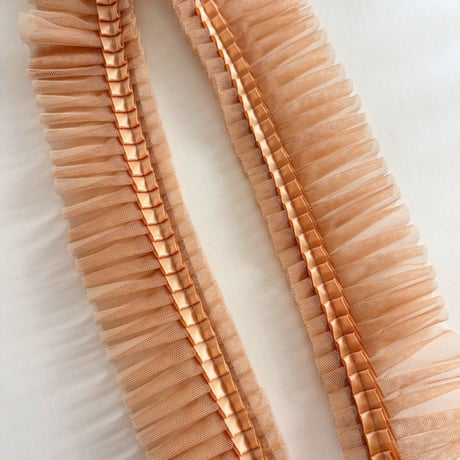 suspender (tulle frill)