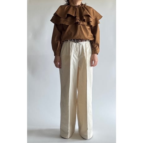 frill collar blouse (camel brown)