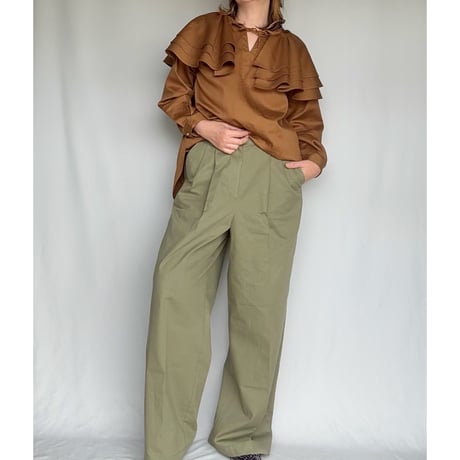 frill collar blouse (camel brown)
