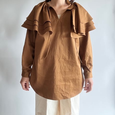 frill collar blouse (camel brown)