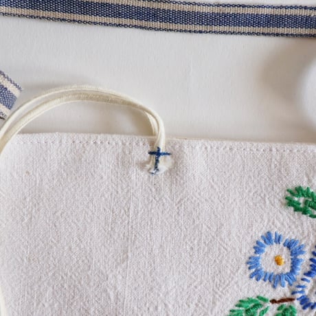 embroidery pochette(blue flower)