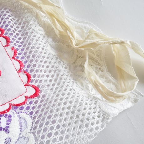 "upcycle" vintage embroidery lace bag  (woman)