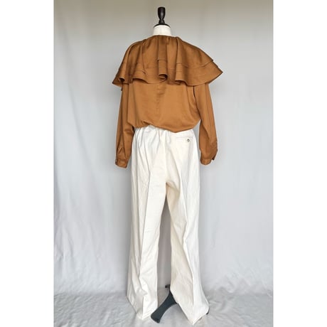 frill collar blouse (camel brown)