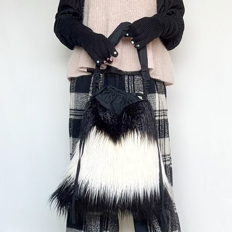 bicolor fur drawstring bag  （black & ivory)