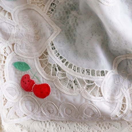 embroidery lace bag  (cherry)