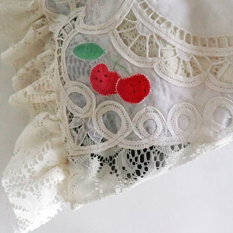 embroidery lace bag  (cherry)