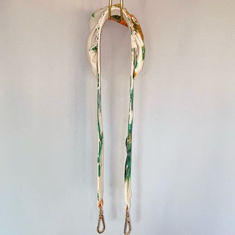 shoulder strap   ”i"