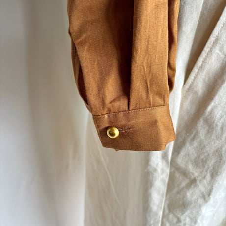 frill collar blouse (camel brown)