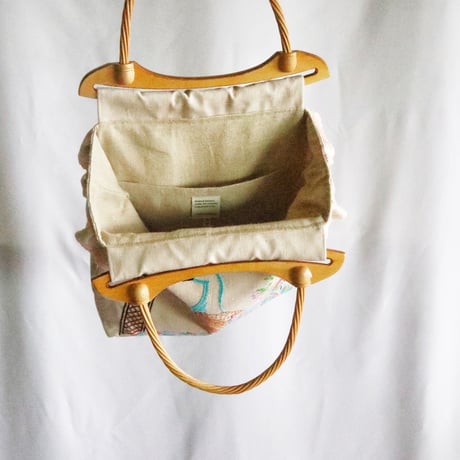 embroidery wood handle bag  (peacock)