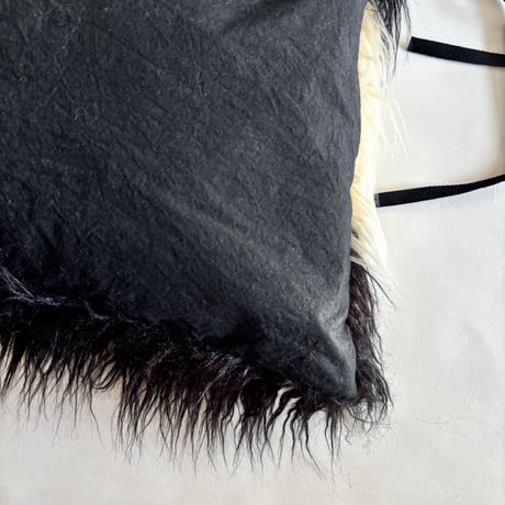 bicolor fur drawstring bag  （black & ivory)