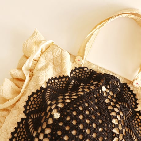 "upcycle" vintage lace  bag  (doily)