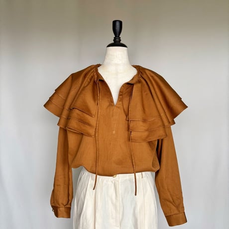 frill collar blouse (camel brown)