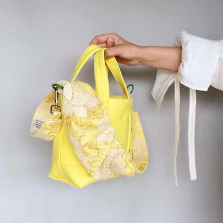 shoulder strap   ”a"
