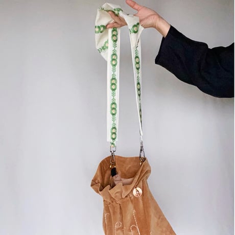 shoulder strap   ”e"