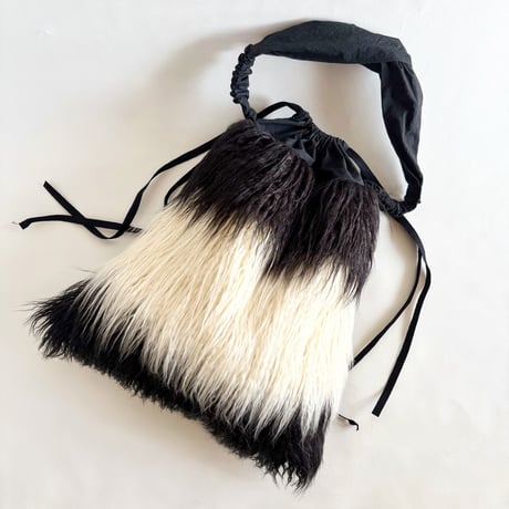 bicolor fur drawstring bag  （black & ivory)