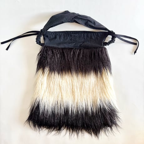 bicolor fur drawstring bag  （black & ivory)
