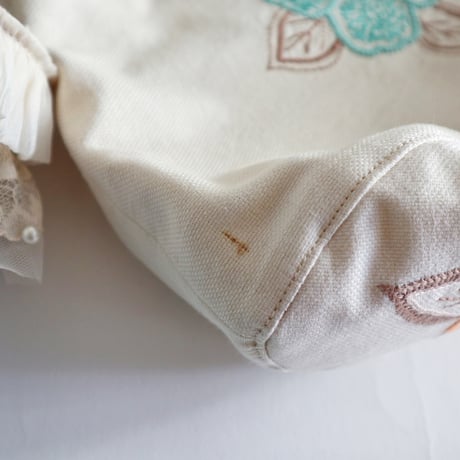 "upcycle" vintage embroidery bucket bag  (ecru)