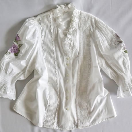 vintage embroidery blouse