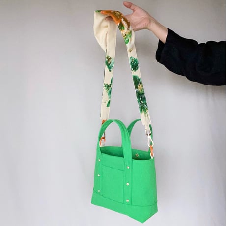 shoulder strap   ”i"