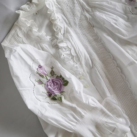 vintage embroidery blouse