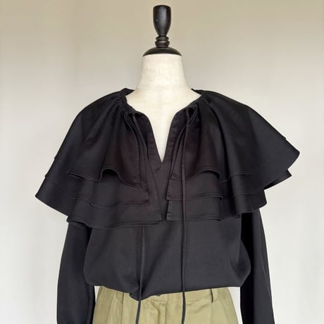 frill collar blouse (black)