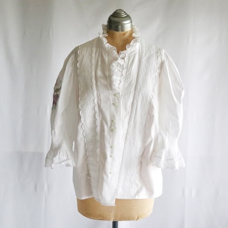 vintage embroidery blouse