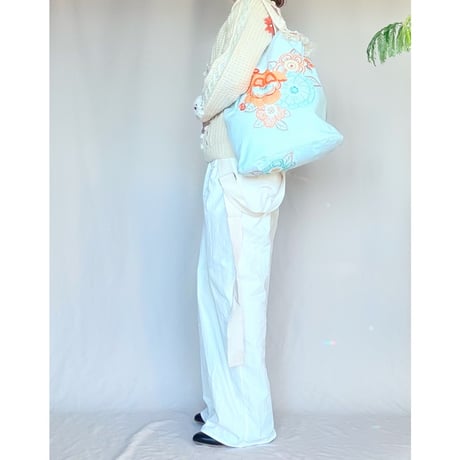 "upcycle" vintage embroidery bucket bag  (mint blue)