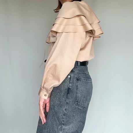 frill collar blouse (beige)