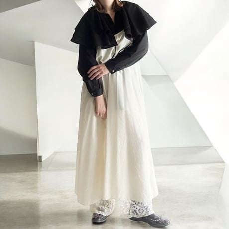 frill collar blouse (black)