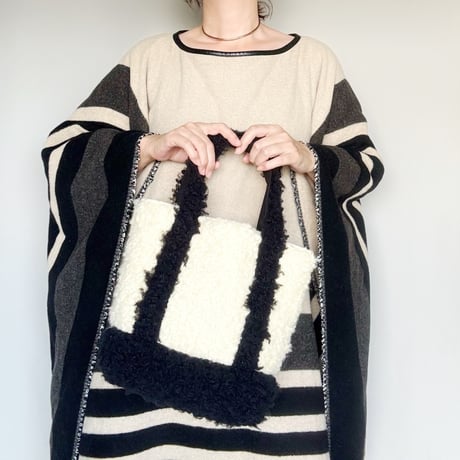 rum fur tote bag (black)