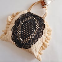 "upcycle" vintage lace  bag  (doily)