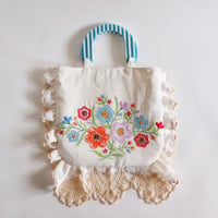 embroidery acrylic handle bag (flower)