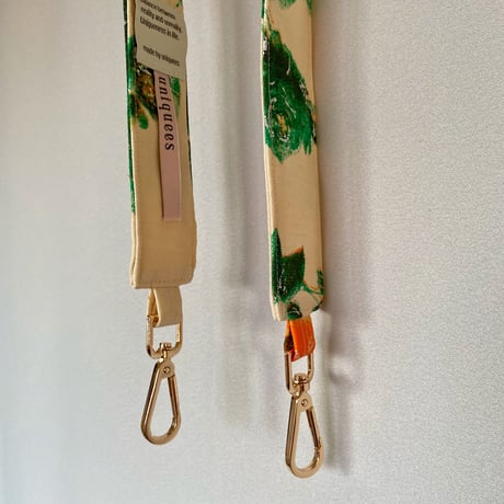 shoulder strap   ”i"