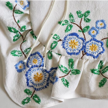 embroidery pochette(blue flower)