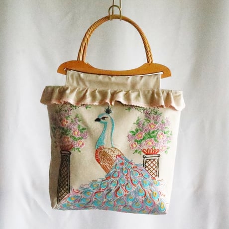 embroidery wood handle bag  (peacock)