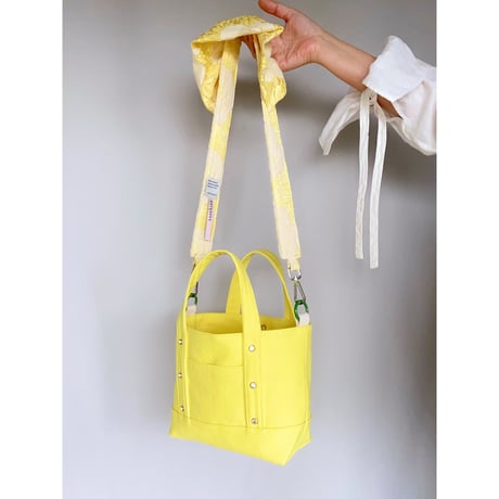 shoulder strap   ”a"