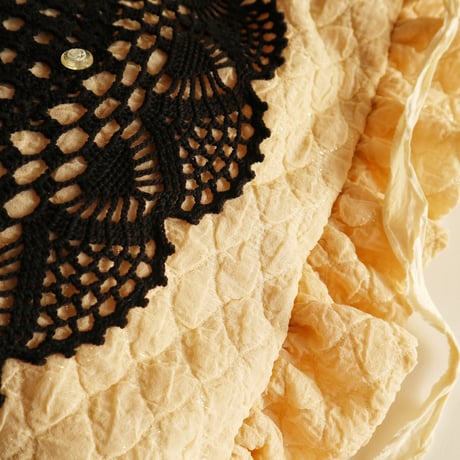 "upcycle" vintage lace  bag  (doily)