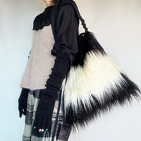 bicolor fur drawstring bag  （black & ivory)