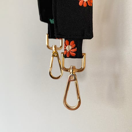 shoulder strap   ”f"