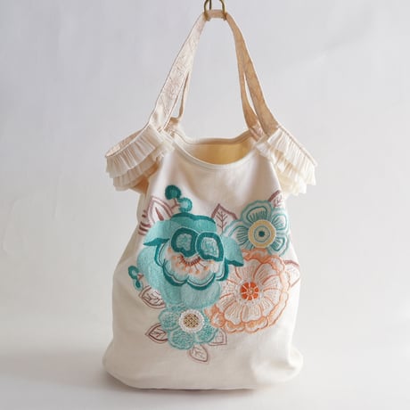 "upcycle" vintage embroidery bucket bag  (ecru)