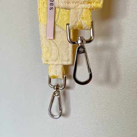 shoulder strap   ”a"